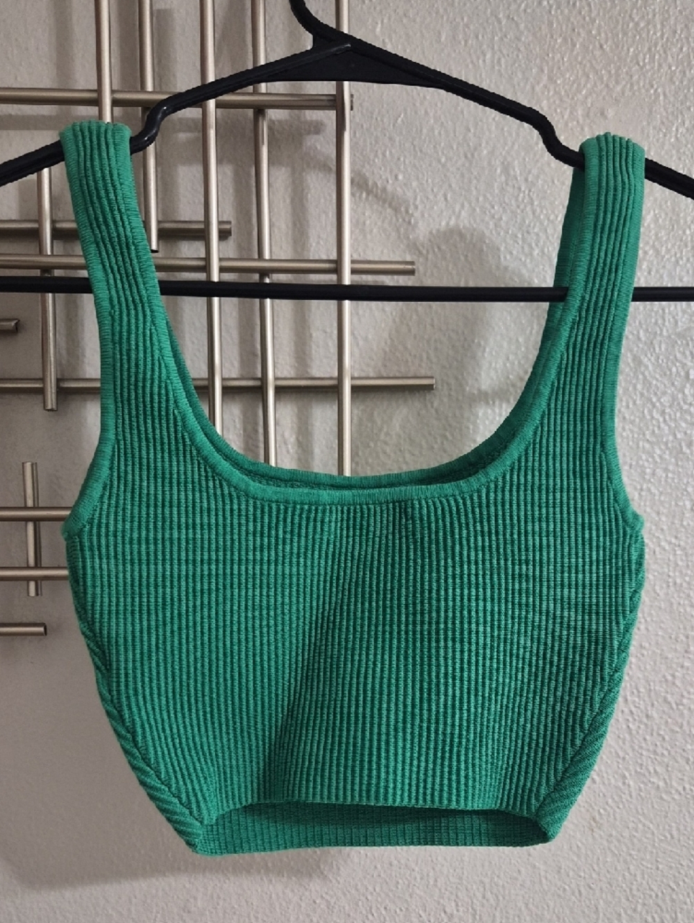 Babaton Emerald Ribbed Crop Tank - Picture 4 of 5